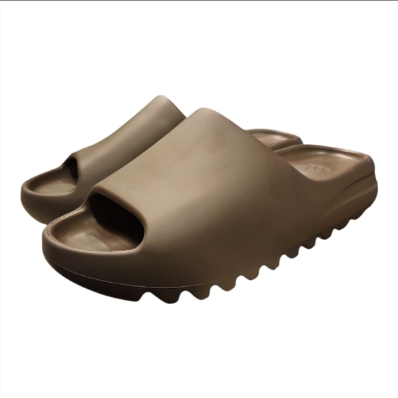 ADIDAS YEEZY | Rubber Slide Sandals in Dark Brown ~ Size US 8 NWOT - Picture 3 of 7